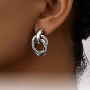 Naked Hanger Silver Round Knotted Stud Earrings